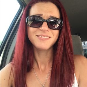 Meet your Posher, Dee